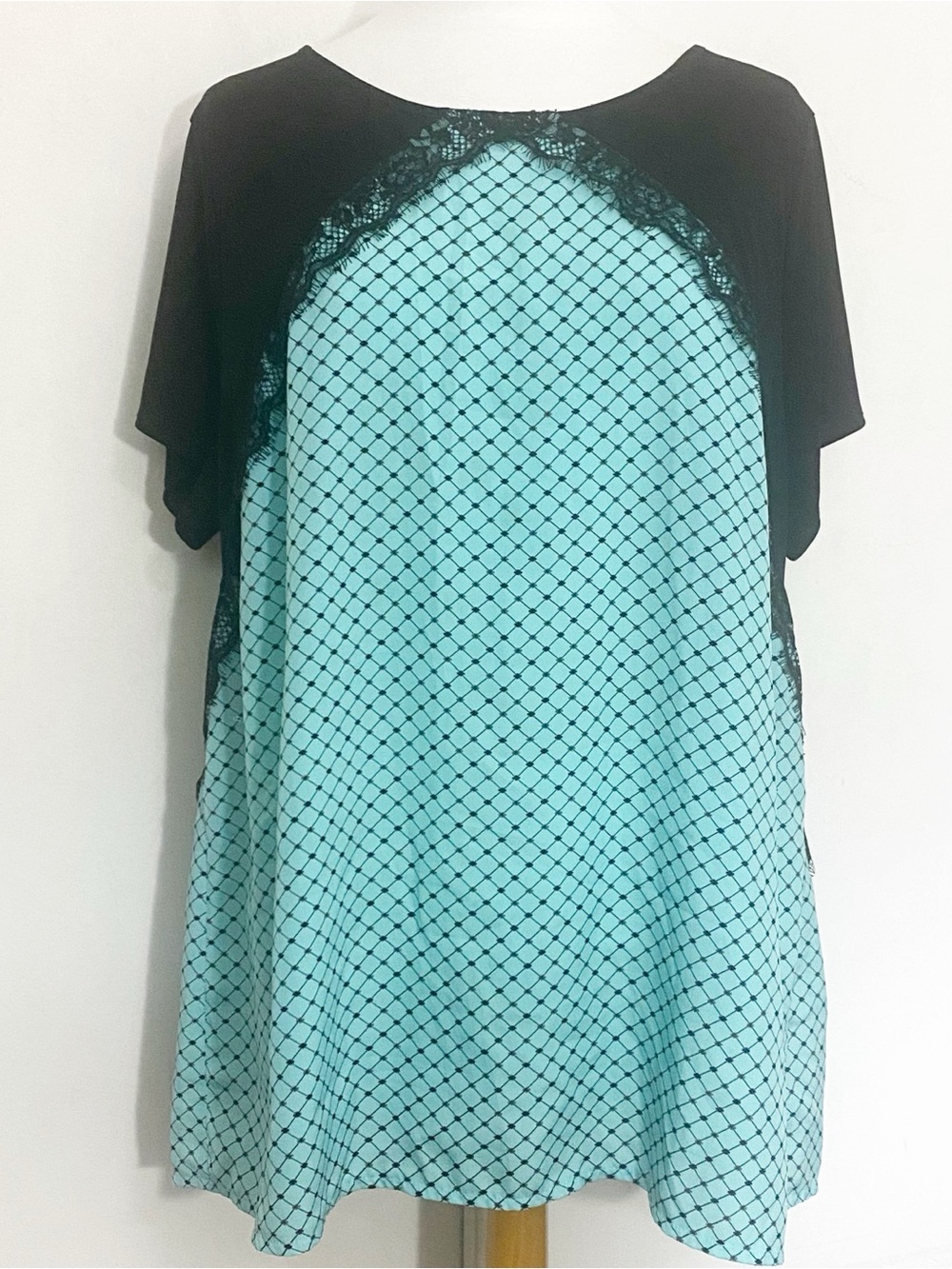 Worthington Women's Patterned Top With Black Yoke & Short Sleeves Lace Detail 2X